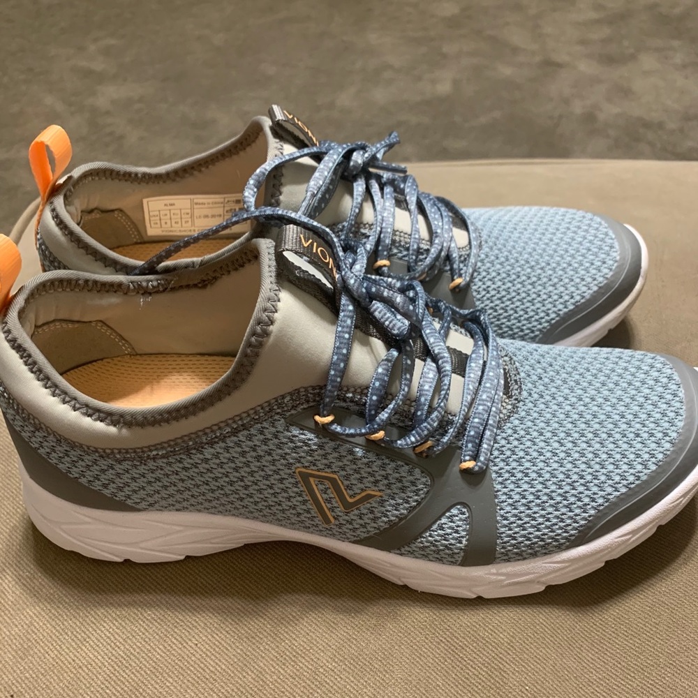 Vionic Alma Tennis Shoes. NIB